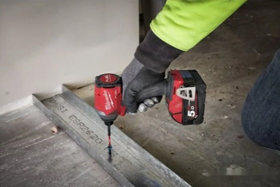 Винтоверт Milwaukee M18 FID2-0X 4933464088 (с 2-мя АКБ, кейс)