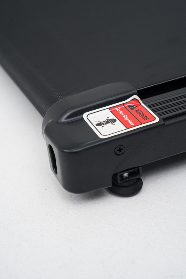 Беговая дорожка Calviano Slim Black