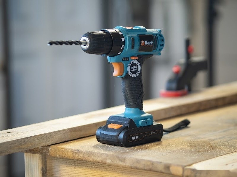 Дрель-шуруповерт BORT BAB-18Ux2Li-FDK (с 2-мя АКБ)