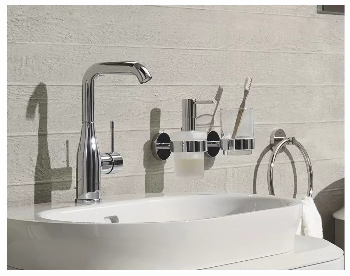 Смеситель Grohe Essence New 23541001