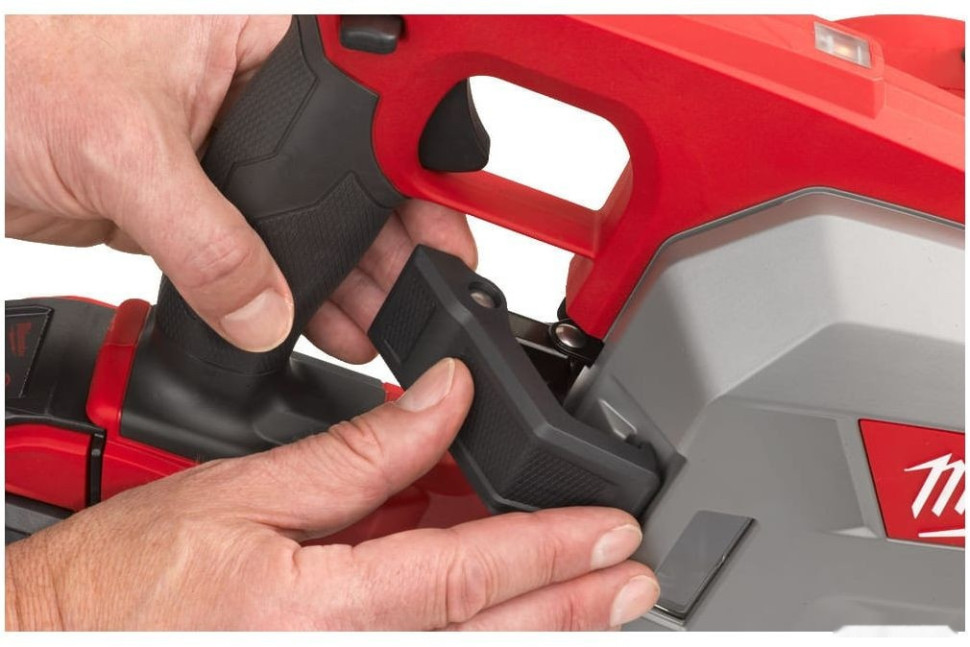 Дисковая (циркулярная) пила Milwaukee Fuel M18 FMCS66-0C 4933472110 (без АКБ, кейс)