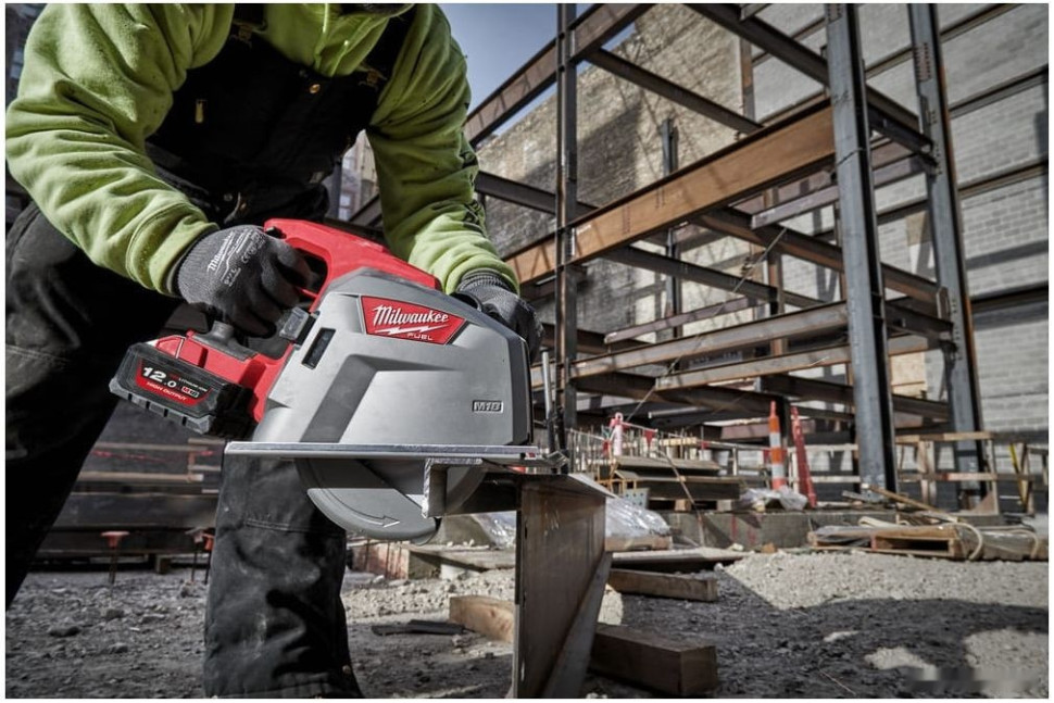 Дисковая (циркулярная) пила Milwaukee Fuel M18 FMCS66-0C 4933472110 (без АКБ, кейс)