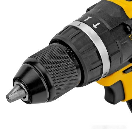 Ударная дрель-шуруповерт Denzel CIDB-IB-18-02 26130 (с 2-мя АКБ, кейс, набор оснастки)