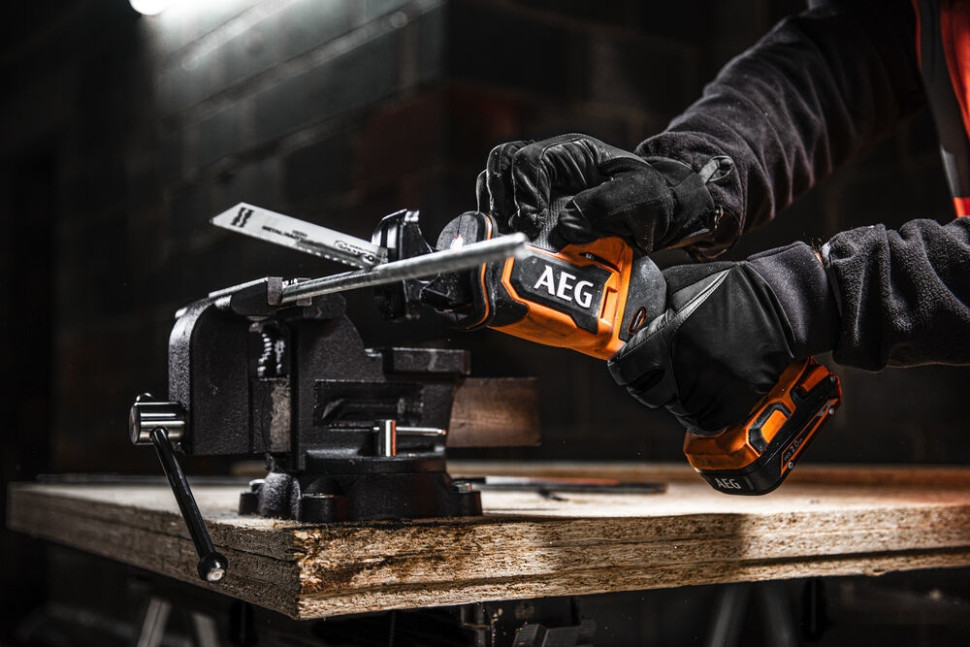 Сабельная пила AEG Powertools BUS18SBL-0 4935479662 (без АКБ)