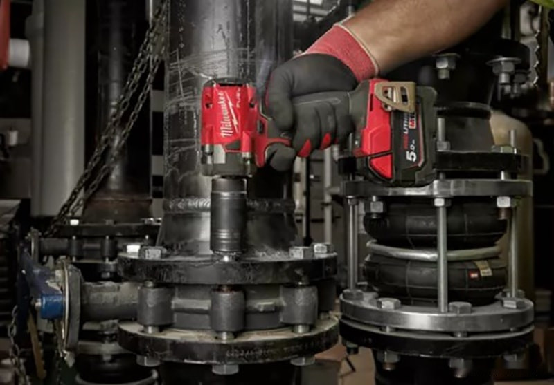 Гайковерт Milwaukee M18 FIW2P12-502X 4933478447 (с 2-мя АКБ, кейс)