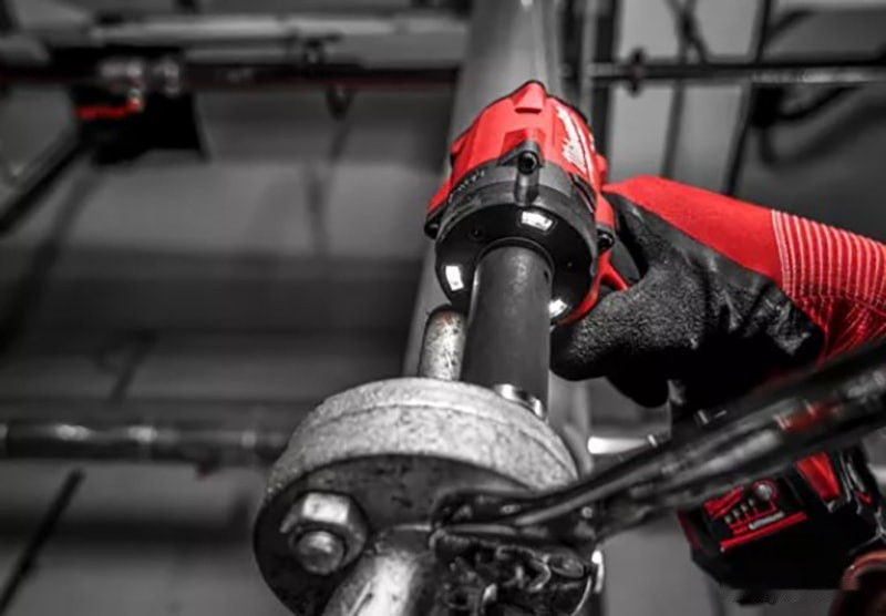 Гайковерт Milwaukee M18 FIW2P12-502X 4933478447 (с 2-мя АКБ, кейс)