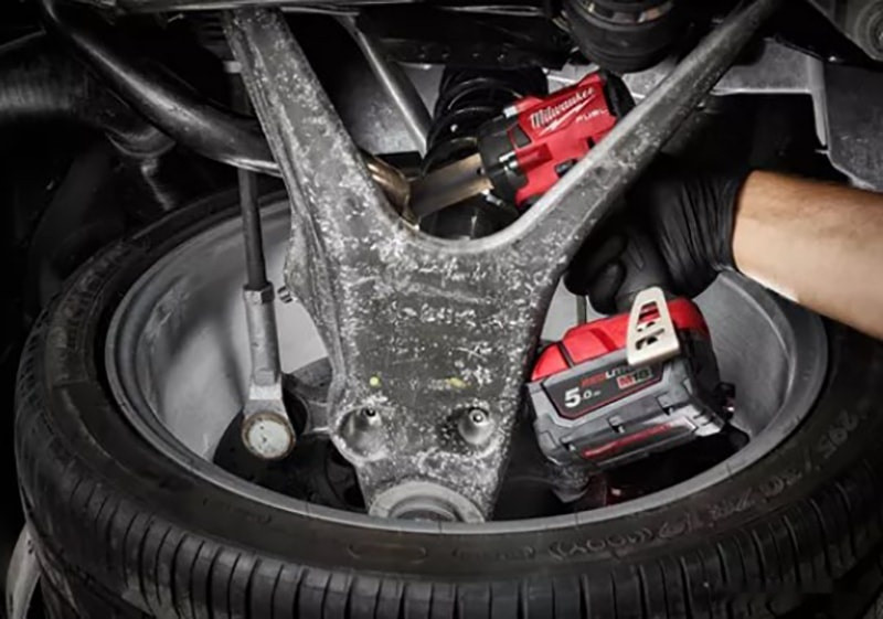 Гайковерт Milwaukee M18 FIW2P12-502X 4933478447 (с 2-мя АКБ, кейс)