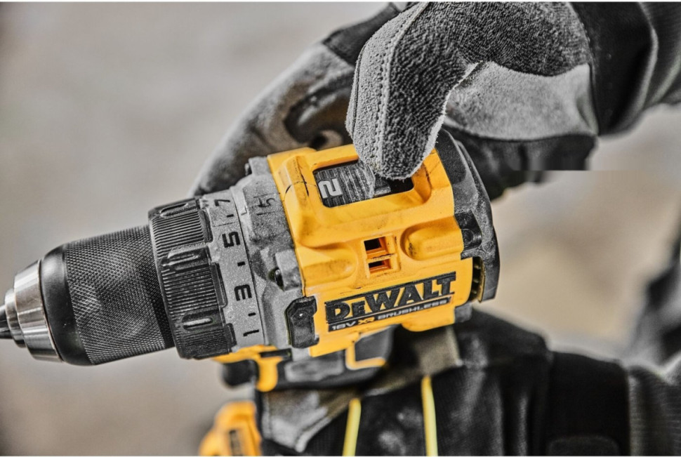 Дрель-шуруповерт DeWALT DCD800E1T (с 1-им АКБ 1.7 Ач, кейс)