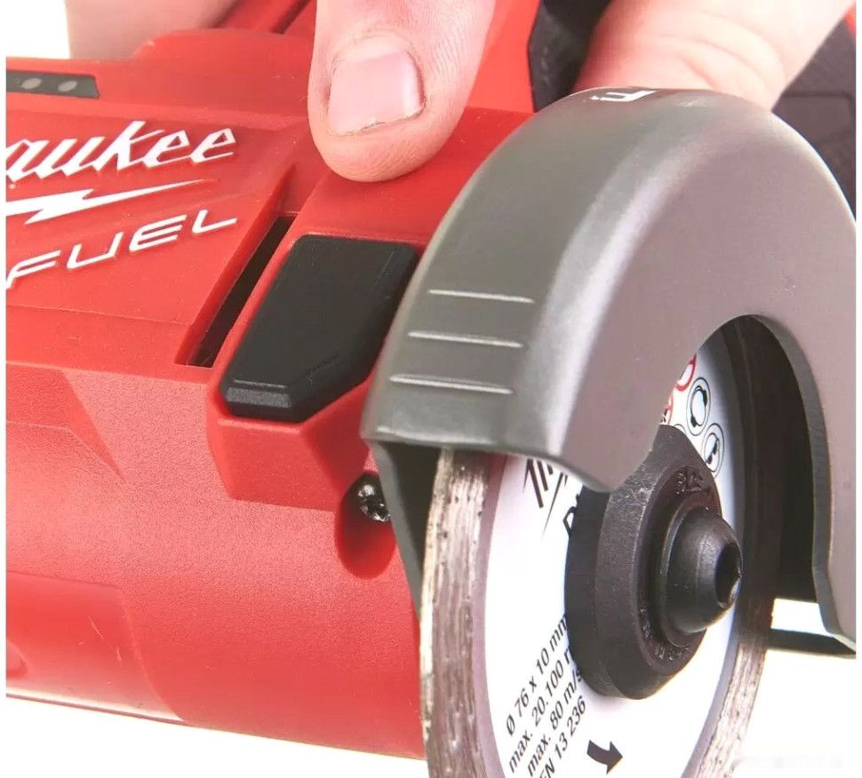 Монтажная (отрезная) пила Milwaukee M12 FCOT-422X Fuel 4933464619 (с 2-мя АКБ, кейс)