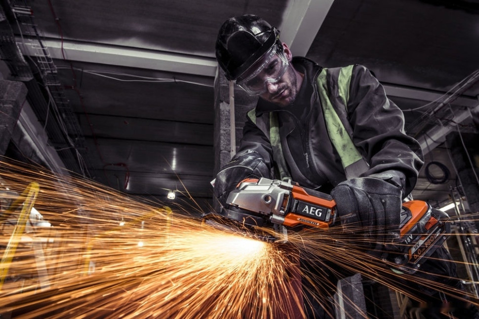 Угловая шлифмашина AEG Powertools BEWS 18-125BLPX-602C 4935464422 (с 2-мя АКБ, кейс)