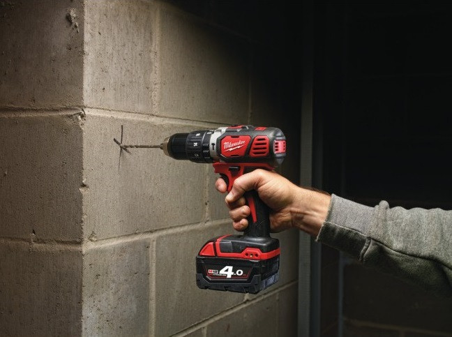 Дрель-шуруповерт Milwaukee M18 BPD-202C