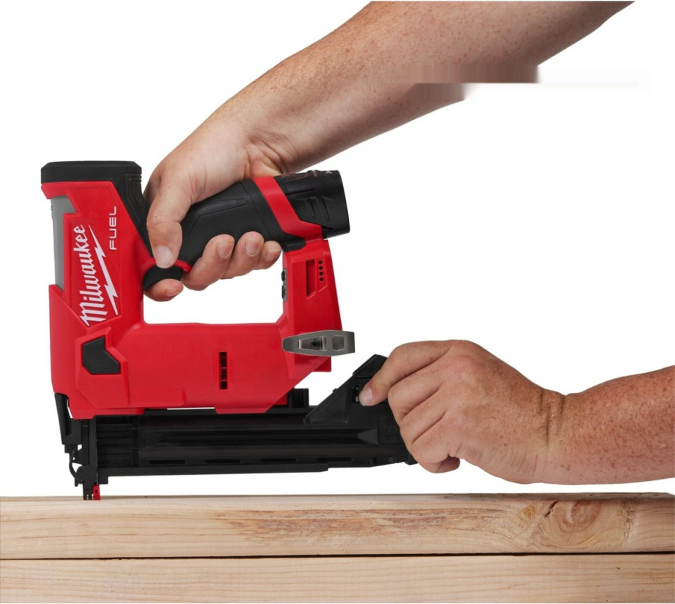 Гвоздезабиватель Milwaukee M12 FCN18GS-0X 4933493355 (с 2-мя АКБ, кейс)