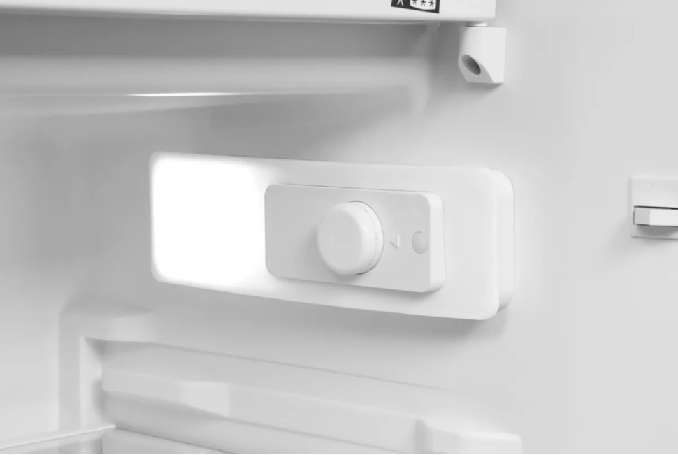 Однокамерный холодильник Hyundai CO15051A (белый)