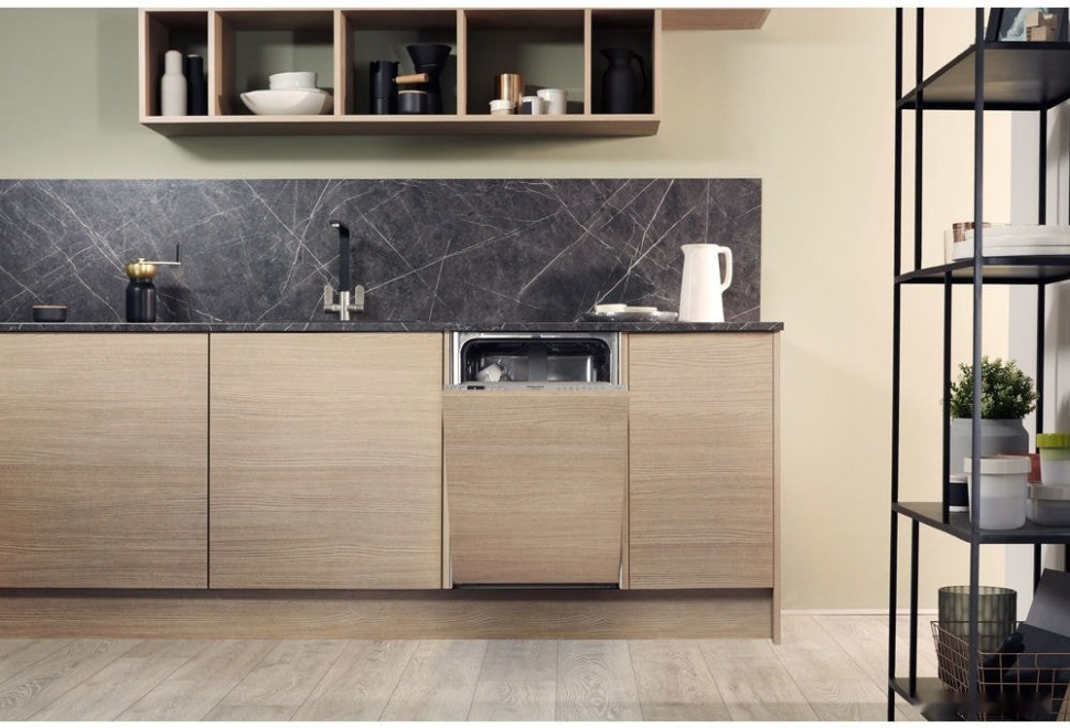 Посудомоечная машина Hotpoint-Ariston HSIC 3T127 C