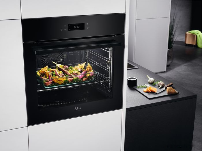 Духовой шкаф AEG 8000 Assisted Cooking BPE748380B