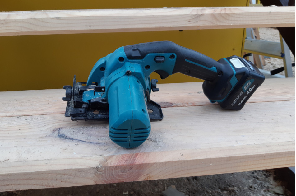 Дисковая (циркулярная) пила Makita HS301DSME (с 2-мя АКБ 4 Ah, кейс)