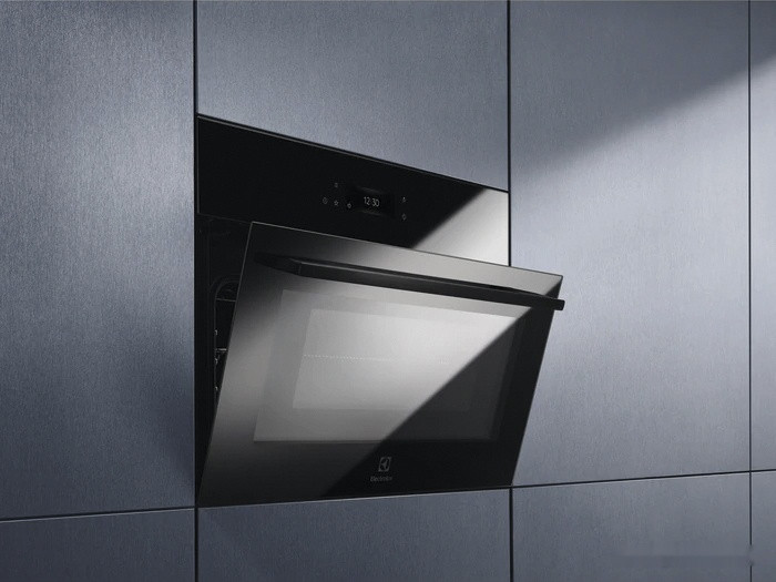 Духовой шкаф Electrolux CombiQuick 800 EVL8E08Z