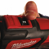 Дрель-шуруповерт Milwaukee M12 BPD-0