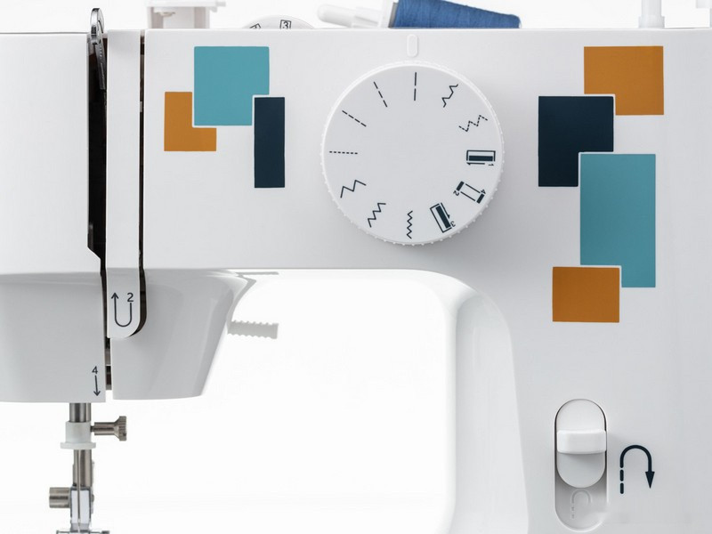 Электромеханическая швейная машина Chayka ComfortStitch 11