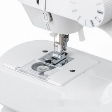 Электромеханическая швейная машина Chayka ComfortStitch 11