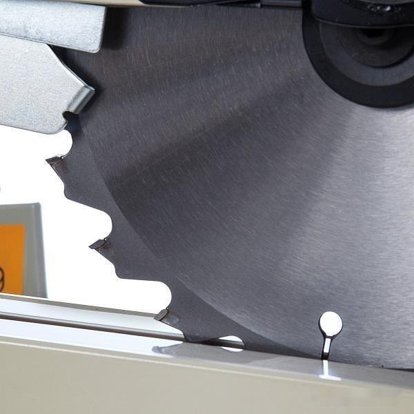 Торцовочная пила Makita LS0714FLN