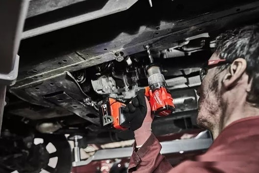 Дрель-шуруповерт Milwaukee M18 ONEDD2-502X 4933464525 (с 2-мя АКБ, кейс)