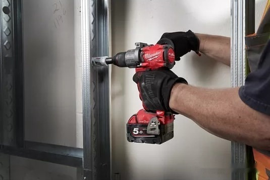 Дрель-шуруповерт Milwaukee M18 ONEDD2-502X 4933464525 (с 2-мя АКБ, кейс)