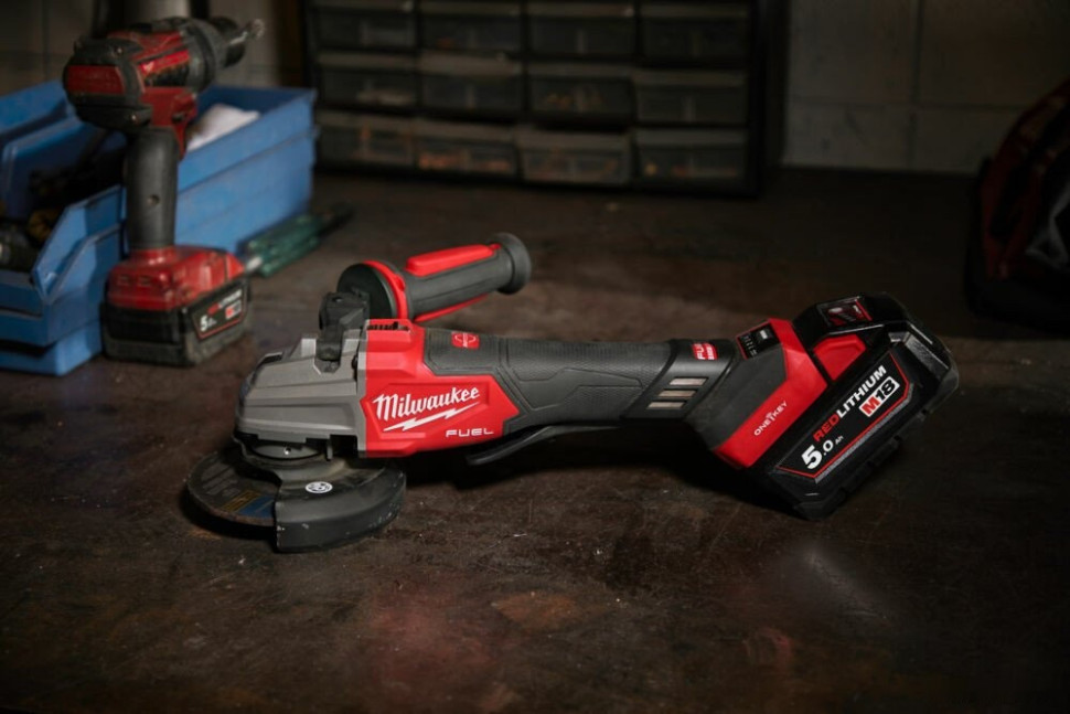 Угловая шлифмашина Milwaukee M18 Fuel One-Key M18FSAGSVO125X-0X 4933493552 (без АКБ, кейс)