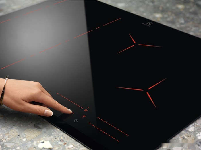 Варочная панель Electrolux EIP8146