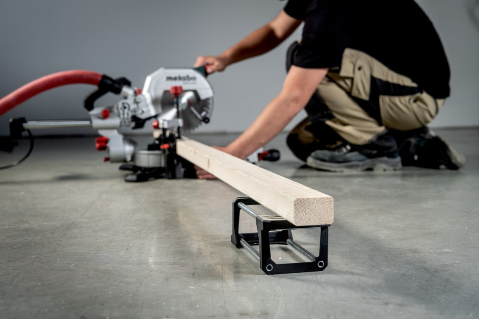 Торцовочная пила Metabo KGS 305 M 613305000