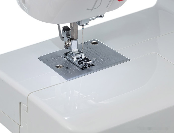 Электромеханическая швейная машина Veritas Laura