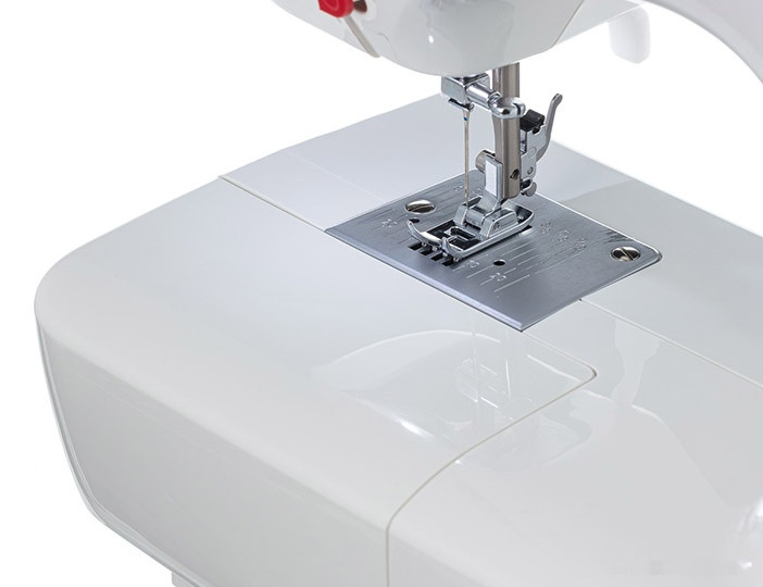 Электромеханическая швейная машина Veritas Laura