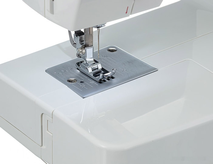 Электромеханическая швейная машина Veritas Sarah