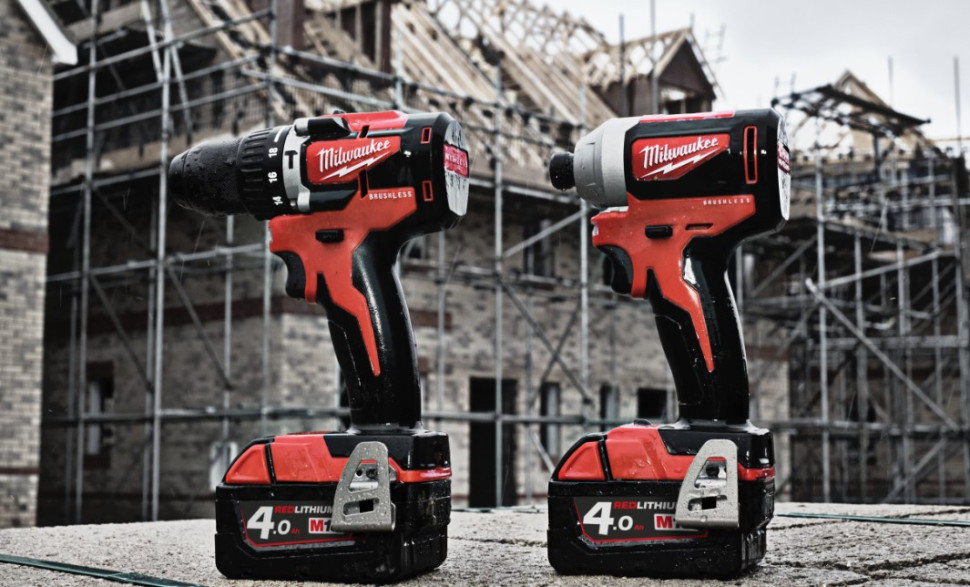 Набор электроинструмента Milwaukee M18 BLCPP2B-402C 4933492836 (шуруповерт, винтоверт, 2 АКБ, кейс)