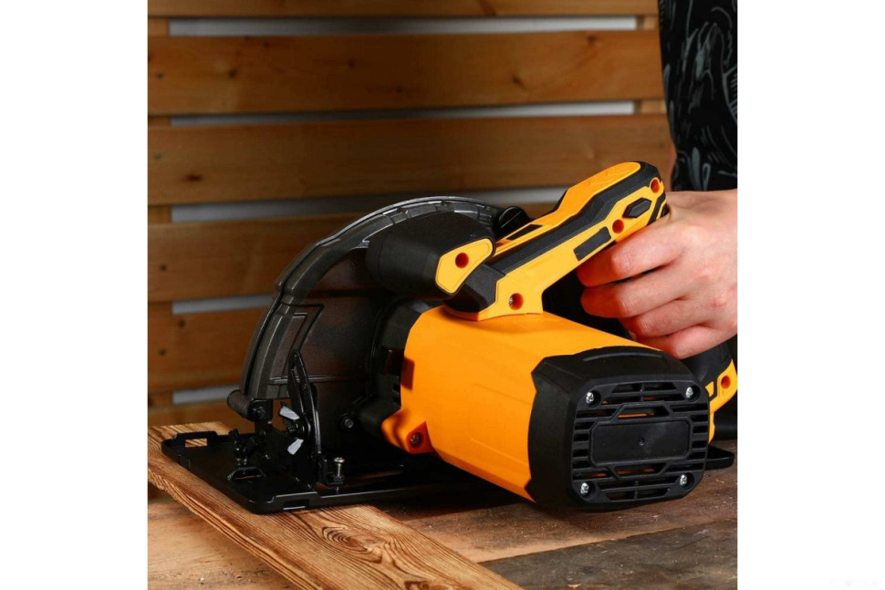 Дисковая (циркулярная) пила Deko DKCS2400-210