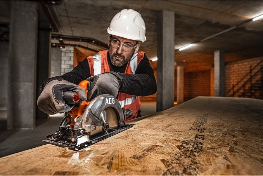 Дисковая (циркулярная) пила AEG Powertools BKS 18SBL-0 4935479660 (без АКБ)