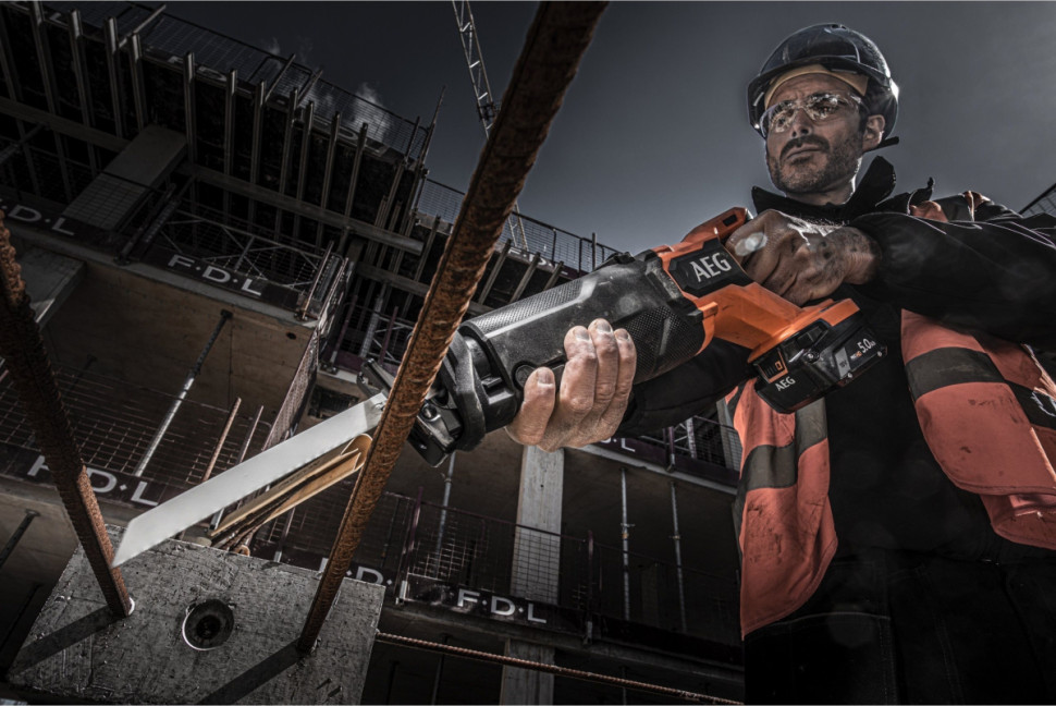 Сабельная пила AEG Powertools BUS 18BL2-0 4935478941 (без АКБ)