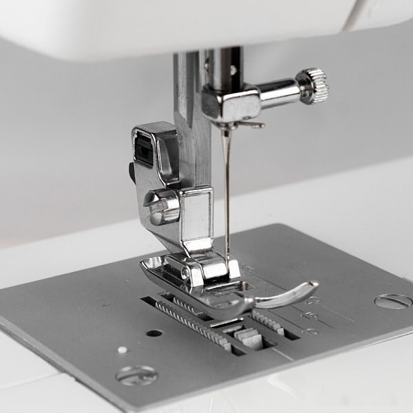 Электромеханическая швейная машина Jaguar June 12