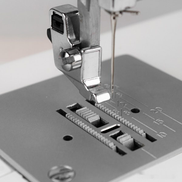 Электромеханическая швейная машина Jaguar June 12