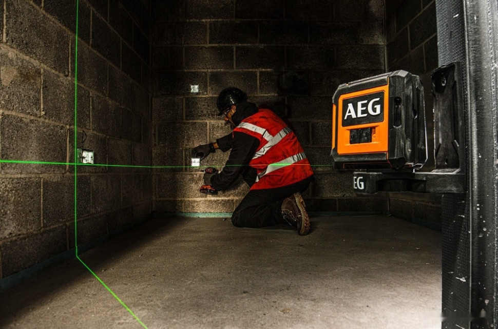 Лазерный нивелир AEG Powertools CLG220-B 4935472253 (с магнитным кронштейном)