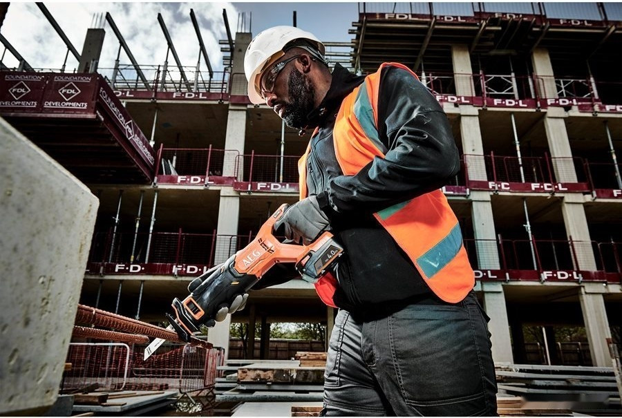 Сабельная пила AEG Powertools BUS 18C2-0 4935478942 (без АКБ)