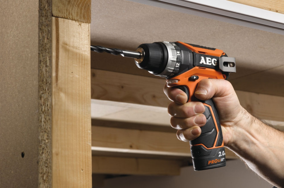 Дрель-шуруповерт AEG BS 12C2 LI-202C