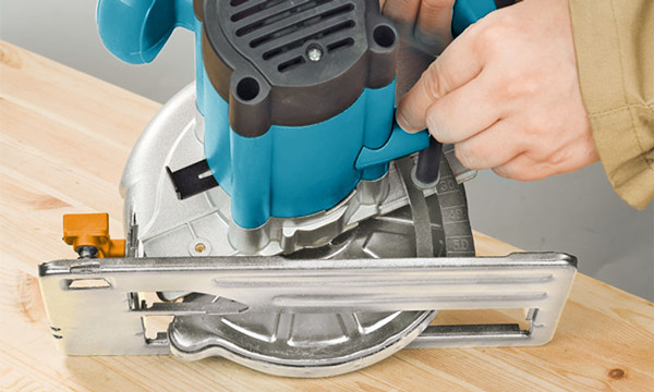 Дисковая пила BORT BHK-185U