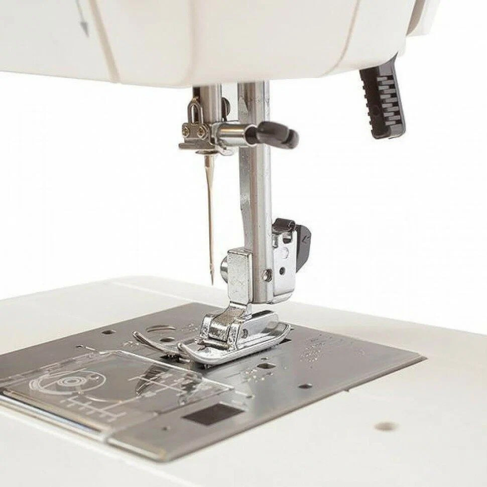 Швейная машина Janome Sewist 709
