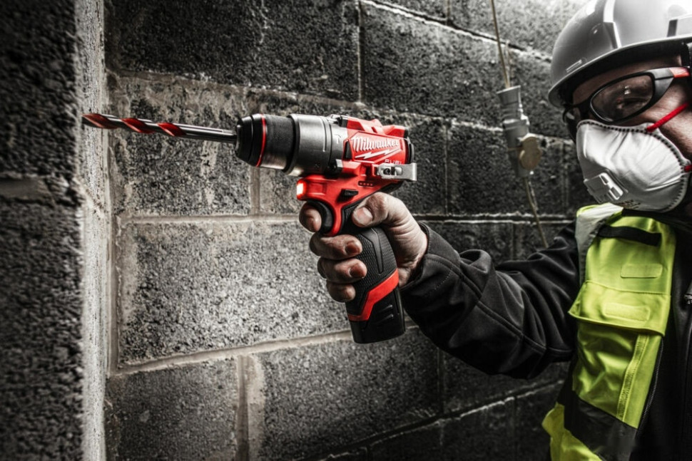 Ударная дрель-шуруповерт Milwaukee M12 FUEL M12FPD2-202X 4933479868 (с 2-мя АКБ 2 Ач, кейс)